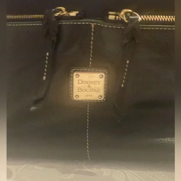 - Dooney & Bourke Large Dillen Bag -GUC - Picture 3 of 16